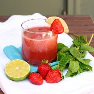 Çilek kokulu nane fidesi almira mentha spp. çilek nanesi